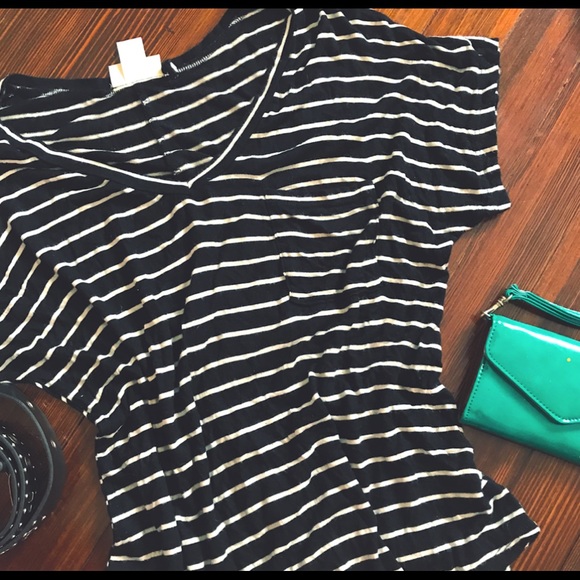 Tops - 2PP VINTAGE // Pinstriped loose fitting v-neck top